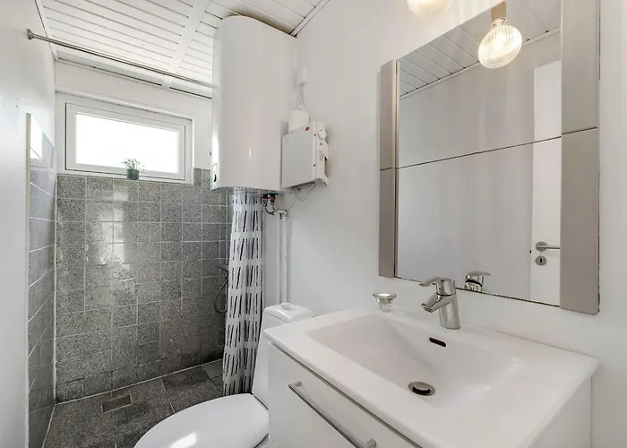 Jerrit - 1-4km From The Sea By Interhome